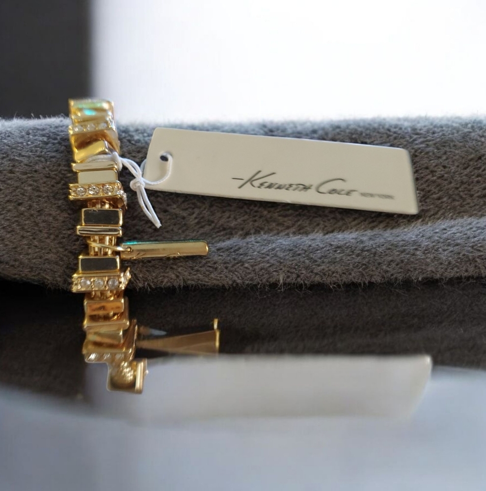 Vtg. Gold-toned Stretch Bracelet